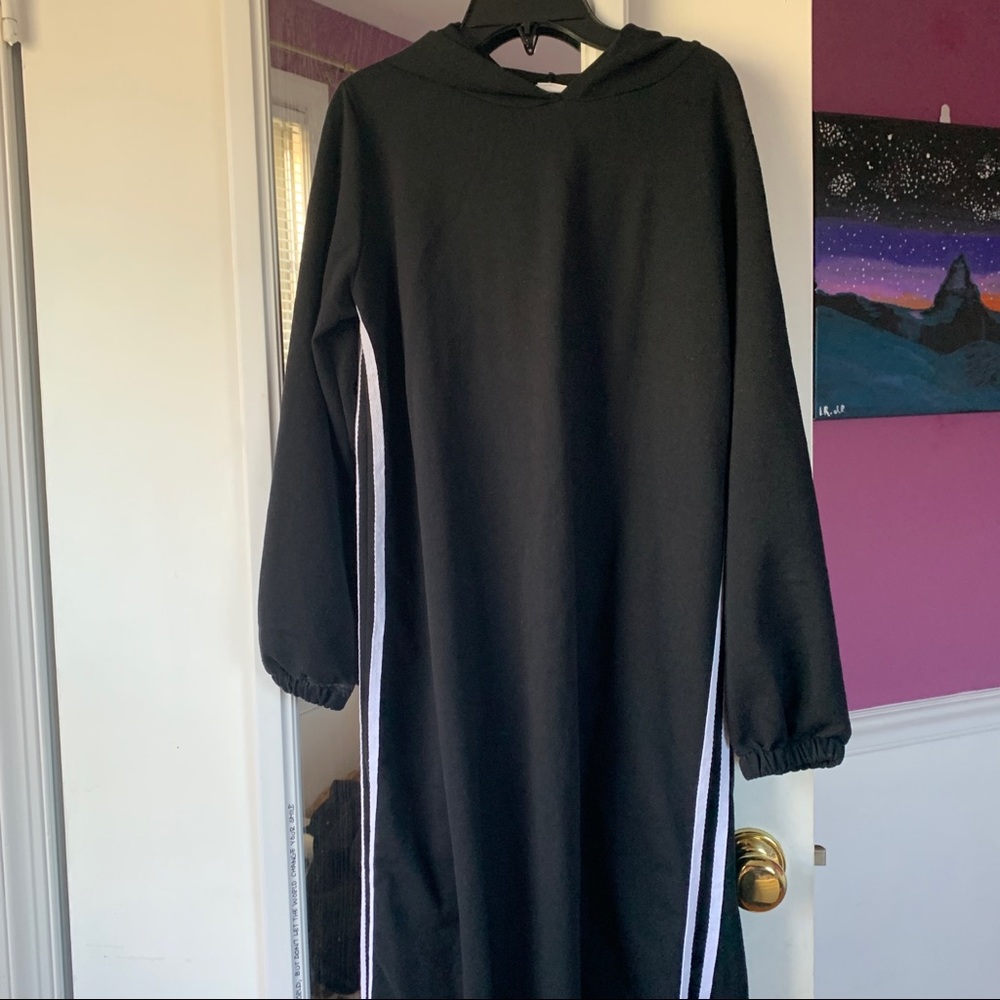 thick black hooded abaya